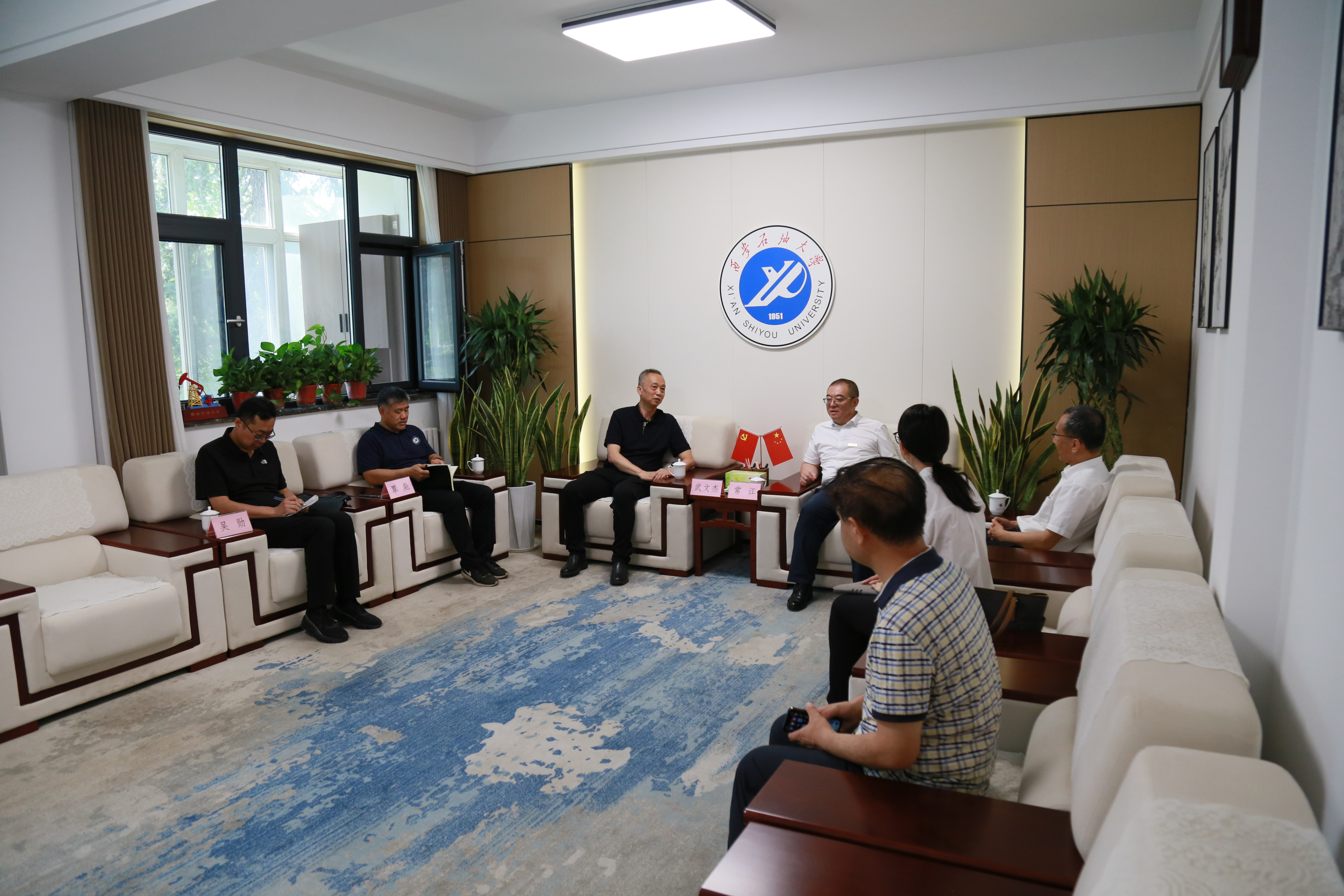 校党委书记常江会见武文杰校友 开启2025年校友秩年返校共谋发展序幕-西安石油大学新闻网