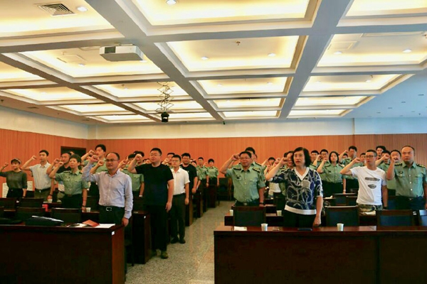党委学工部、研工部联合举行辅导员教师宣誓仪式.jpg